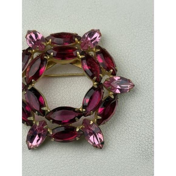 Vintage Raspberry Pink Color Wreath Brooch - Picture 5 of 9